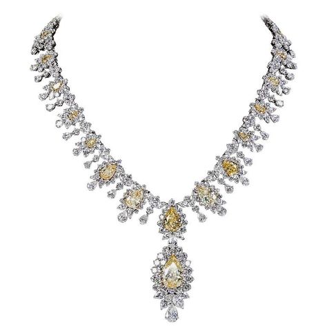 97d0145823aeb8ed80617be62e08bdccdesc53137006ri Yellow Diamond Necklace, Diamond Necklace Simple, White Diamond Necklace, Fancy Yellow Diamond, Royal Jewels, Expensive Jewelry, Antique Necklace, Diamond Drops, Dream Jewelry