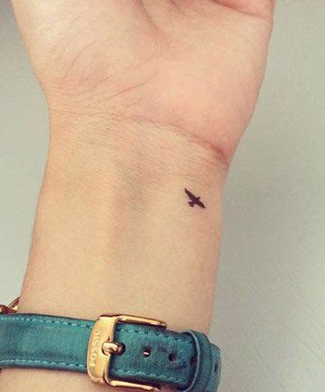 Small Wrist Tattoo, Tiny Bird Tattoos, Bird Tattoos For Women, Vogel Tattoo, Tiny Wrist Tattoos, Small Bird Tattoo, Bird Tattoos, Shape Tattoo, Muster Tattoos