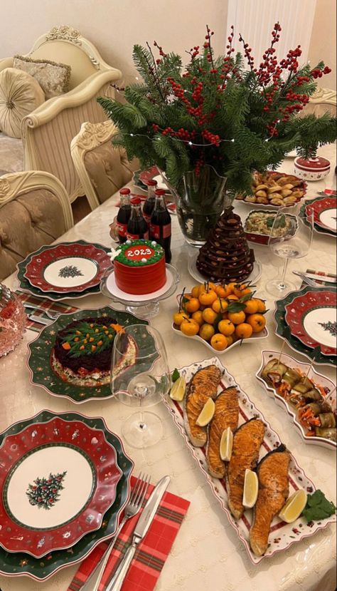 New Year Table Food, Christmas Dinner Aesthetic, New Year Table, Christmas Dreaming, Christmas Eve Dinner, Party Food Buffet, Christmas Dinner Party, New Year's Food, Christmas Feeling