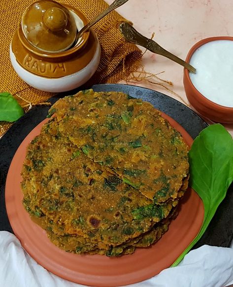 Palak Breakfast Recipes, Spinach Paratha, Palak Paratha, Ragi Recipes, Vegetable Masala, Paratha Recipes, Fiber Rich, Oats Recipes, Light Lunch