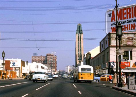 Streets of Los Angeles in the 1950s and 1960s Los Angeles Hollywood, Bunker Hill, Los Angeles City, Vintage Los Angeles, Vintage California, House Building, Town House, Vintage Americana, Los Angeles Area