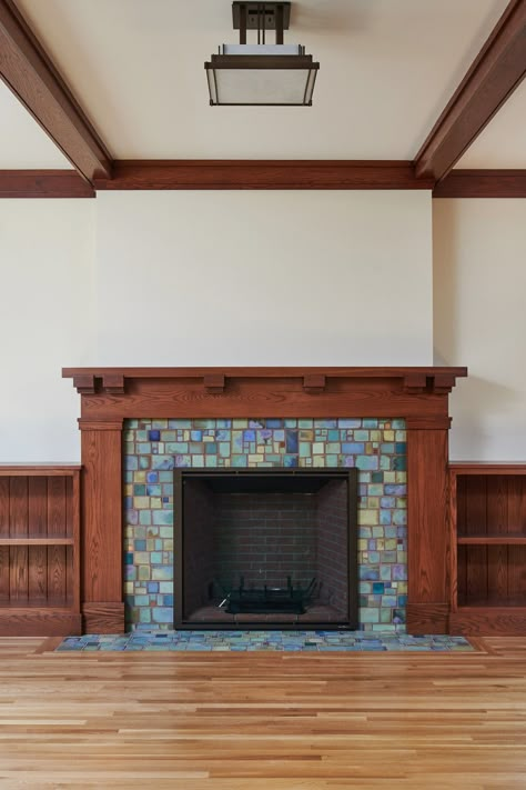 Craftsman Fireplace Surround Ideas, Craftsman Apartment Decor, Craftsman Fireplace Tile, Art Deco Cottage Interior, Colorful Fireplace Tile, Craftsman Style Fireplace Surround, Craftsman Fireplace Makeover, Colorful Tile Fireplace, Edwardian Craftsman