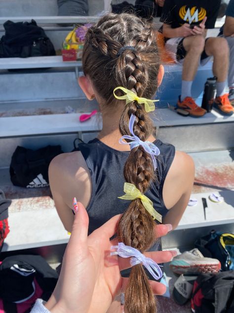 Braids For Track Meets, Racing Hairstyles Running, Sporty Hairstyles With Ribbon, Xc Hair Styles Ribbon, Fun Track Hairstyles, Track Hairstyles With Ribbon, Meet Day Hairstyles Track, Cute Track Hairstyles, Cross Country Hairstyles Runners