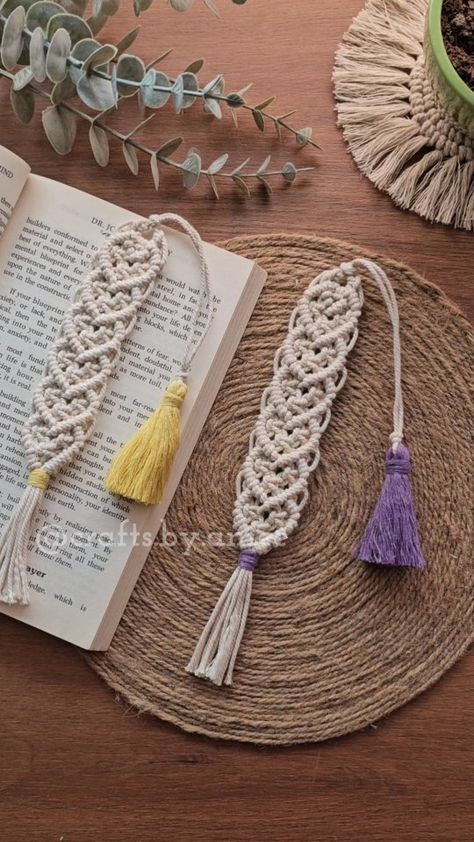 Amee's Crafts | Adding a little boho charm to my reading time 📖🌸 #macramebookmark [Macrame, DIY Bookmark] | Instagram Macrame Bookmark Diy, Macrame Bookmark, Bookmark Diy, Diy Bookmark, Crochet Stitches Free, Sewing Crochet, Handmade Charms, Reading Time, Macrame Patterns