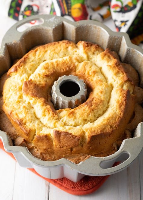 Pound Cake Recipes Moist Sour Cream And Cream Cheese, Cheesecake Pound Cake Recipe, Recipe With Self Rising Flour, Easy Cream Cheese Pound Cake, Cheese Pound Cake Recipe, Best Pound Cake Recipe, Pound Cake Glaze, Cream Cheese Pound Cake Recipe, Homemade Pound Cake