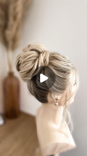 Easy Wedding Hair Updo Diy, Diy Wedding Hair Updo Step By Step, Spanish Updo Hairstyles, Bun Updos For Prom, Easy Updos Tutorial Step By Step, All Up Updo, How To High Bun Updo, Elegant Bun Updo, Medium Length Updo Wedding Tutorial