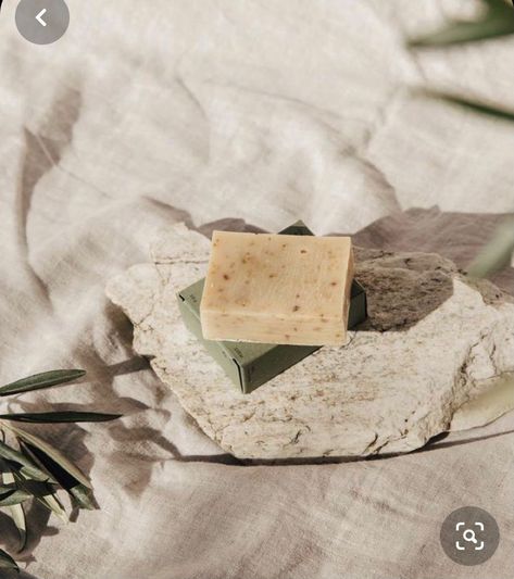 Soap Photography, Săpunuri Handmade, Skincare Products Photography, Take Care Of Your Skin, Plant Based Skincare, Cosmetics Photography, Solid Shampoo, Beauty Products Photography, Foto Tips