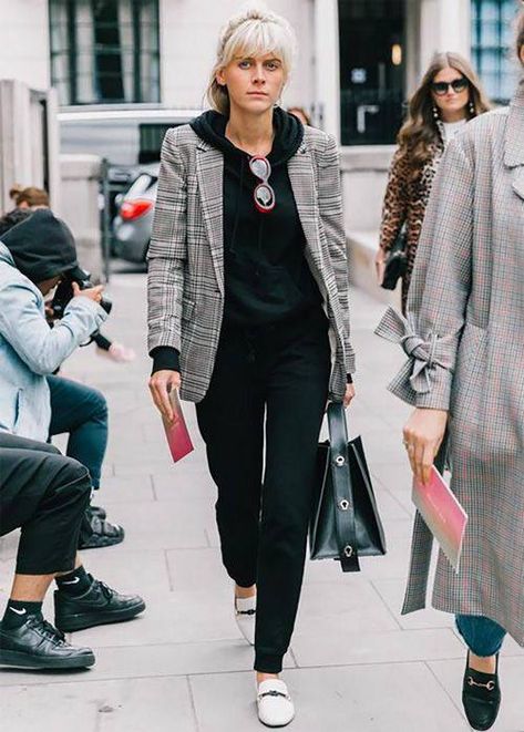 25+ Plaid Blazers to Shop Now - FROM LUXE WITH LOVE Hoodie Blazer, How To Wear Joggers, Sweatshirt Street Style, How To Wear Blazers, Moda Do Momento, Blazer Casual, London Fashion Week Street Style, London Fashion Weeks, Style Casual Chic