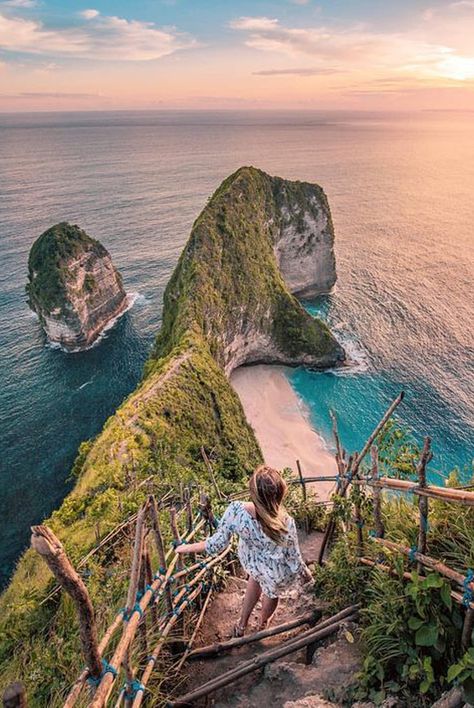 Kelingking Beach locally known as Pantai Kelingking is one of the most iconic and recognisable tourist attractions in all of the Nusa islands.  TripAdvisor has just released the Travelers' Choice Awards 2019, and Kelingking Beach is is rank #2 from the top 25 best beaches in Asia and rank #19 from the top 25 best beaches in the World.  #kelingkingbeach #kelingkingbeachbali #kelingkingbeachnusapenida Bali Travel Photography, Kelingking Beach, Image Zen, Voyage Bali, Bali Lombok, Bali Travel Guide, Nusa Penida, Halong Bay, Beaches In The World