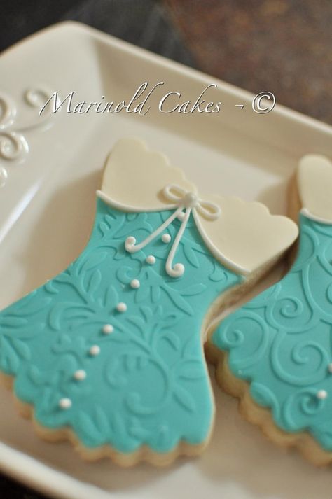 Bridal Shower Corset Cookie Corset Cookies, Bachelorette Cookies, Cookies Decoradas, Bridal Shower Cookies, Bridal Shower Cakes, Cutout Sugar Cookies, Shower Cookies, Summer Cookies, Piping Icing