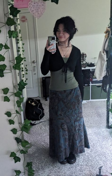 Long Skirt As Dress, Winter Long Black Skirt Outfit, 2000s Long Skirt Outfit, Grunge Outfits With Long Skirt, Winter Long Skirt Outfit Cold Weather, Grandma Fits Aesthetic, Maxi Skirt Outfit Autumn, Simple Whimsigoth Outfit, Whimsy Goth Outfit Ideas