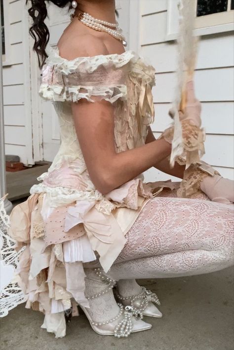 Marie Antoinette Costume Diy, Costume Strawberry Shortcake, Marie Antoinette Halloween Costume, Marie Antoinette Costume Halloween, Betty Boop Costume, Marie Antoinette Party, Costume Ideas For Halloween, Marie Antoinette Costume, Pretty Costume