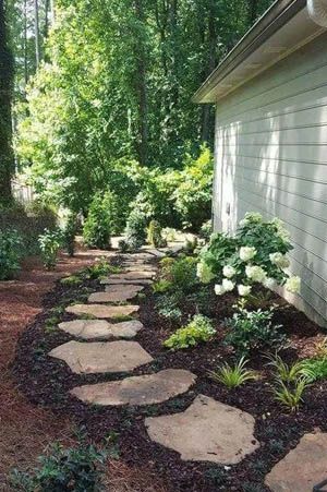 Stone Garden Paths, Walkway Landscaping, Side Yard Landscaping, Door Entrance, Garden Walkway, Garden Wallpaper, Rock Garden Landscaping, Stone Path, Farmhouse Front