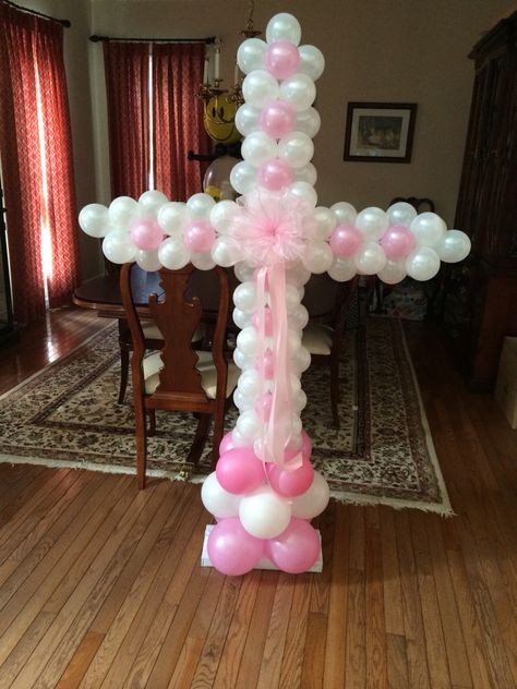 Cross Balloon Garland, Balloon Cross, First Communion Party, Balloon Crafts, Communion Party, Christmas Balloons, Diy Cross, Crosses Decor, Balloon Diy