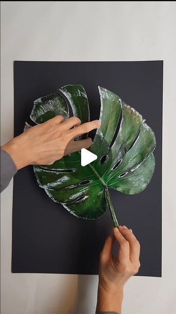 Diy Botanical Prints, Diy Leaf Painting, Abstract Leaf Art, Plant Art And Craft, Spray Paint Art Diy, Leaf Printing Art Ideas, Tropical Plants Painting, Plant Painting Ideas, Painting With Leaf