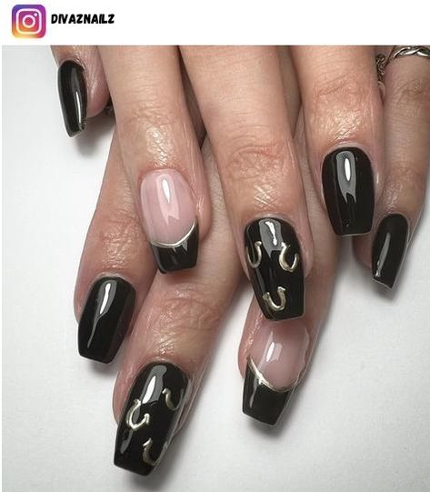 Nails With Horseshoe Design, Horse Inspired Nails, Horseshoe Nail Art Ideas, Horse Shoe Nail Art, Horse Nails Designs, Equestrian Nails, Horse Nail Art, Horseshoe Nail Art, Horse Nails