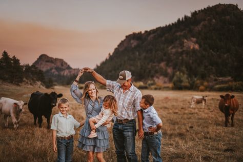 Raising A Family Aesthetic, Family Pictures With Cows In Background, Highland Cow Photoshoot Family, Family Farm Photoshoot Ideas, Farmer Family Pictures, Farming Family Pictures, Cattle Family Pictures, Ranch Family Aesthetic, Family Pictures On Farm