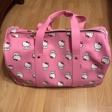 Brand New Super Cute Hello Kitty Pink Duffle Bag Roller Bio Silk, Sanrio Products, Pink Duffle Bag, Hello Kitty Mug, Hello Kitty Purse, Rolling Tote, Hello Kitty Makeup, Hello Kitty Bag, Hello Kitty Accessories