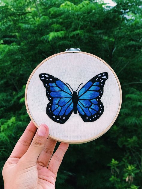 Blue Butterfly Embroidery, Hand Embroidery Letters, Embroidery Hoop Art Diy, Basic Hand Embroidery Stitches, Simple Hand Embroidery Patterns, Miniature Embroidery, Diy Embroidery Designs, Bead Embroidery Tutorial, Sewing Crafts Tutorials