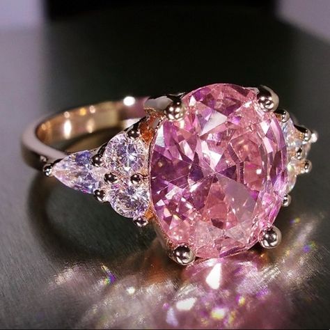 Engagement Rings Romantic, Crystal Engagement Rings, Pink Diamond Ring, Romantic Rings, Rose Gold Party, Vintage Rose Gold, Princess Ring, Romantic Jewellery, Princess Cut Rings