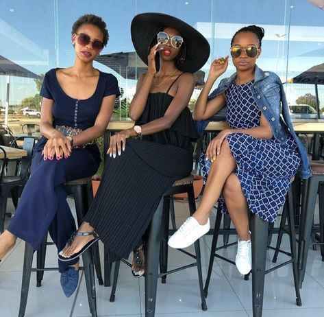 Hangout Outfits With Friends, Hangout With Friends Outfit, Bestie Hangout Outfit, Trips With Friends Black, Bestie Hangout, Safari Outfit Women, Friends Outing, Summer Black Girls Trip Aesthetic, Hangout With Friends