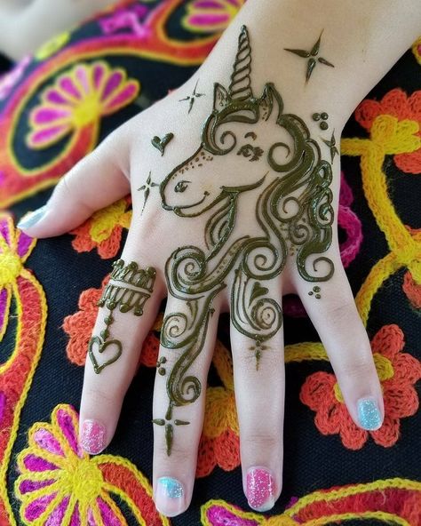 Unicorn Henna, Animal Henna Designs, Mehandi Designs For Kids, Mehendi Designs For Kids, Selamat Hari Valentine, Baby Mehndi Design, مشروعات العلوم, Henna Designs For Kids, Tato Henna