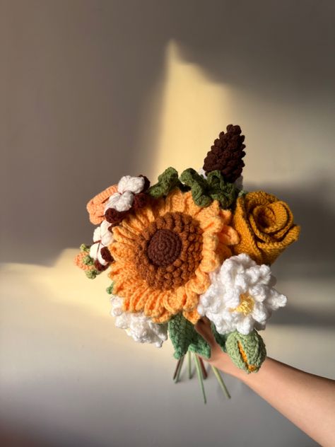 Crochet Wedding Flowers Bridal Bouquets, Crochet Wedding Flowers, Sunflower Corsage, Crochet Sunflowers, Burnt Rose, Sunflower Wedding Bouquet, Winter Crochet, Crochet Wedding, Sunflower Bouquets