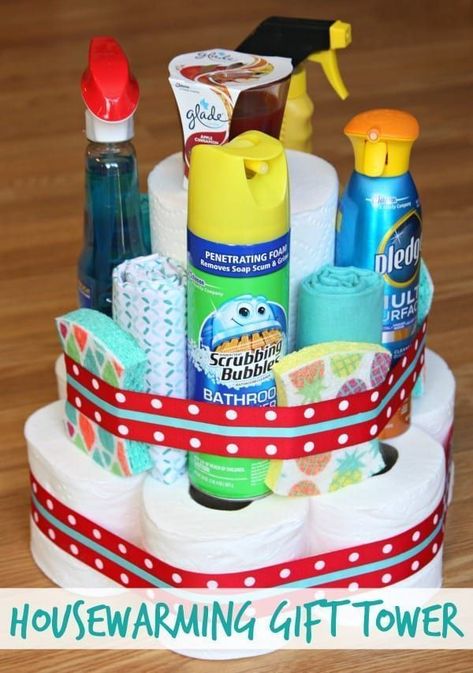 Housewarming Gift Tower Housewarming Gift Ideas First Home, Housewarming Gift Baskets, Boyfriend Gift Basket, Gift Towers, Ge Bort, Best Housewarming Gifts, Diy Gift Baskets, Housewarming Party, House Gifts