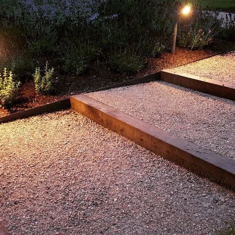 Railroad Ties Landscaping, Sleeper Steps, Retaining Wall Patio, Metal Garden Edging, Landscaping Garden Design, Sleepers In Garden, Compact Garden, Landscape Stairs, Gravel Landscaping