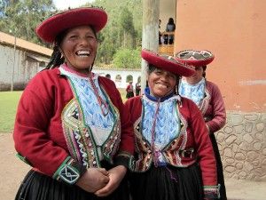 Cultural Tidbit: Traditional Peruvian Dress Peruvian Dress, Argentina Culture, Women Professional Attire, America Outfit, South American Countries, Culture Clothing, Cusco Peru, Professional Attire, Machu Picchu