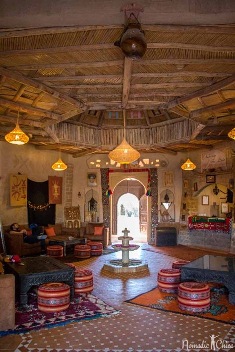 Arabic Cafe Interior, Desert Cafe Interior, Desert Restaurant Design, Desert Cafe Design, Middle Eastern Coffee Shop, Arabic Cafe Design, Egypt Restaurant, Arabic Cafe, Morocco Restaurant