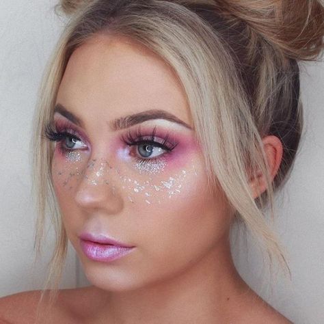 Smokey Lilac Hair, Coachella Make-up, Rosa Make-up, Music Festival Makeup, Coachella Makeup, Festival Makeup Rave, Festival Makeup Glitter, Concert Makeup, Unicorn Tears