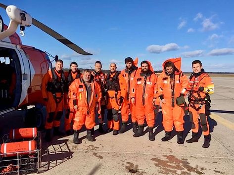 U.S. Coast Guard Rescue Swimmer to Receive IMO Bravery Award – gCaptain Coast Guard Rescue Swimmer, Rescue Swimmer, Swimmer Girl, Coast Guard Rescue, Swimmer Girl Problems, Swimmer Problems, Olympic Badminton, American Military History, Olympic Games Sports