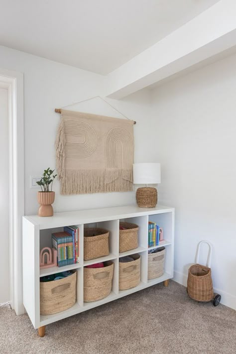 Loft Area Ideas Upstairs Kids, Guest Bedroom And Playroom Combo, Minimal Playroom, Farmhouse Playroom, Family Friendly Living Room, Small Playroom, Small Guest Room, Diy Playroom, Kids Shared Bedroom