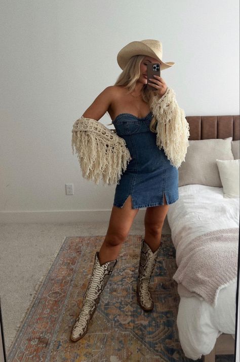 Stampede Outfit, Country Fall Outfits, Trajes Country, Country Concert Outfits, Botas Western, Cowgirl Style Outfits, Concert Outfit Ideas, Fest Outfits, Western Wear Outfits