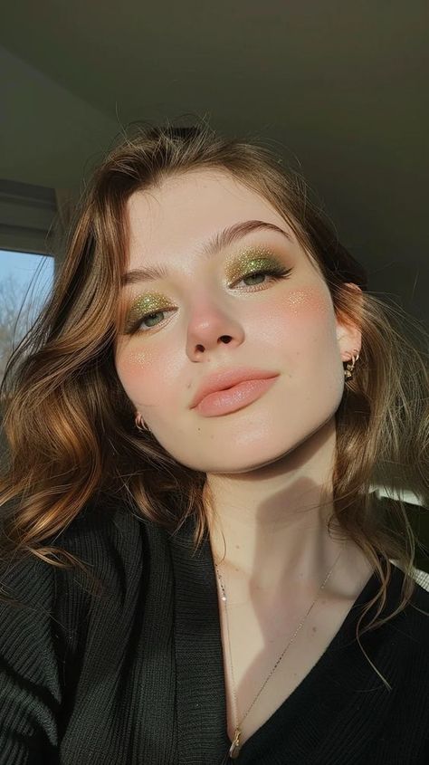 Green And Copper Makeup, Golden Green Makeup, How To Green Eyeshadow, Sparkle Green Eye Makeup, Sage Green Aesthetic Makeup, Green Eyeshadow On Brown Eyes, Fall Makeup Looks Green Eyes, Subtle Euphoria Makeup, Light Natural Eyeshadow