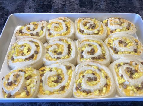 Breakfast Rolls with Sausage, Egg, and Cheese Crescent Breakfast, Coconut Cream Pie Recipes, Cheese Rolls, Breakfast Rolls, Egg And Cheese, Cream Pie Recipes, Homemade Hamburgers, Cheese Rolling, Sausage Gravy