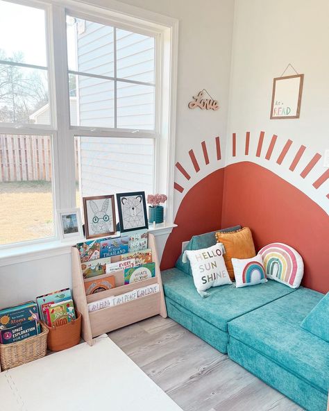 Montessori Inspired Mama on Instagram: “📚Reading Nook ⏩ Swipe ⏩ Front Facing Display And we did a thing with the wall ☀️ 🧡 Do you like it? ☺️ 📚 Ideas for front facing book…” Toddler Reading Nooks, Sun Mural, Reading Corner Kids, Small Playroom, Reading Nook Kids, Reading Nook Ideas, Learning Corner, Kids Rooms Inspo, Toddler Boy Room Decor