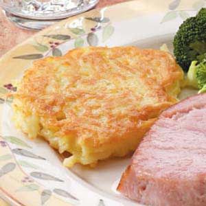 potato pancakes Easy Potato Pancake Recipe, Potato Pancakes Easy, Pork Chops And Applesauce, Frozen Hash Browns, Electric Skillet Recipes, Potatoe Pancake Recipe, Frozen Hashbrowns, Shredded Potatoes, Pancakes Easy