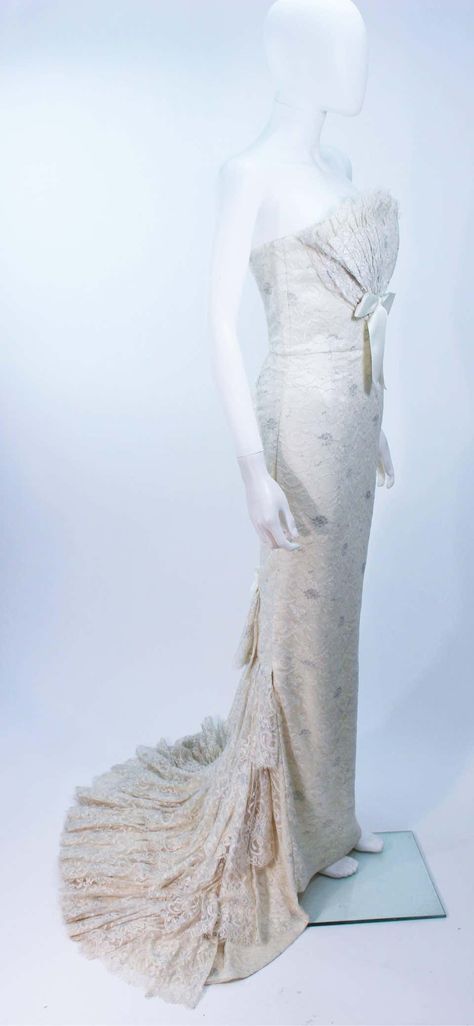 For Sale on 1stDibs - This Elizabeth Mason Couture gown features a stunning lace tier draped design with a train, and fanned bust. There is a fully boned foundation, as well Gowns Elegant, Halter Style Dress, Couture Gown, Exquisite Gowns, Evening Gowns Elegant, Designer Drapes, Gold Silk, Couture Gowns, Halter Style