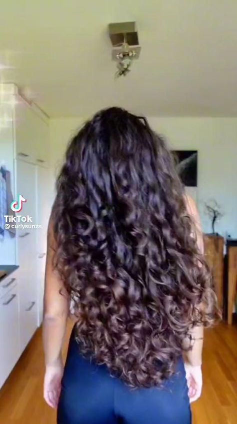 Long Layered Curly Hair, Long Curly Haircuts, Curly Cut, Natural Curly Hair Cuts, Curly Hair Care Routine, Layered Curly Hair, Curly Hair Videos, Curly Hair Photos, Haircuts For Wavy Hair