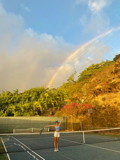 Summer Tennis Aesthetic, Spring In Australia, Hawaiian Life Aesthetic, Hawaii College Aesthetic, Happy Day Aesthetic, Oahu Lifestyle, Hawaii Aesthetic Pictures, Living In Hawaii Aesthetic, Hawaii Life Aesthetic