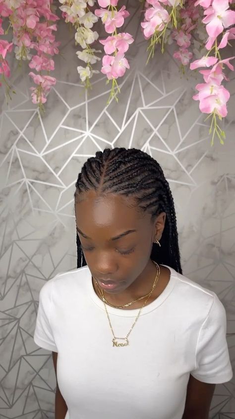 Basic Fulani Braids, Fulani Braids No Edges, Fulani Braids Back View, Simple Fulani Braids Hairstyles, Criss Cross Fulani Braids, Fulani Braids With Curls At The End, Middle Part Fulani Braids, Straight Back Fulani Braids, Short Fulani Braids With Curls