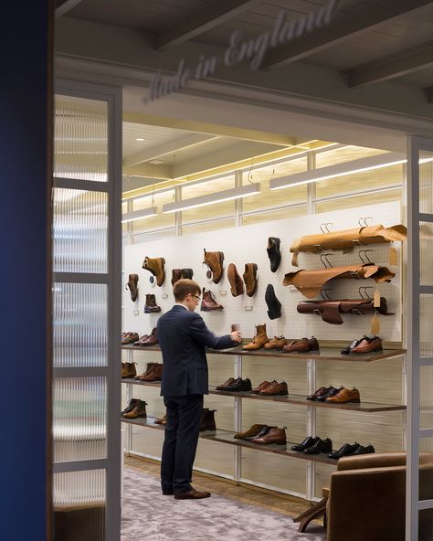 CK Designs New Retail Concept for Joseph Cheaney's Jermyn Street Flagship Store Joseph Cheaney, Black Painted Walls, Store Plan, Shoe Store Design, Drawing Furniture, Gentlemans Club, Retail Concepts, Leather Store, Retail Merchandising