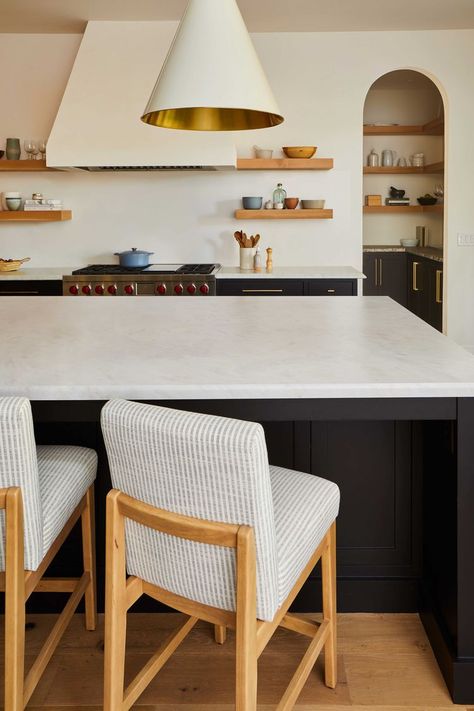 Laminate Countertops Are Making a Comeback—Formica's New Line Proves It Formica Laminate Countertops, Kitchen Countertops Laminate, Formica Laminate, Formica Countertops, Stone And Wood, Cabinet Fronts, Minimalist White, Design Management, Laminate Countertops