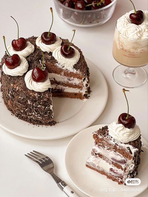 Black Forest Cake Aesthetic, Cake Aesthetic Korean, Bake Aesthetic, Black Forrest, Cake Aesthetic, Dessert Smoothie, Black Forest Cake, Aesthetic Korean, Forest Cake