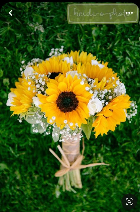 Wedding Decorations Ideas, Sunflower Wedding Decorations, Rustic Sunflower Wedding, Wedding Flowers Sunflowers, Sunflower Wedding Bouquet, Sunflower Themed Wedding, Rustic Wedding Decorations, Country Theme Wedding, Boquette Flowers