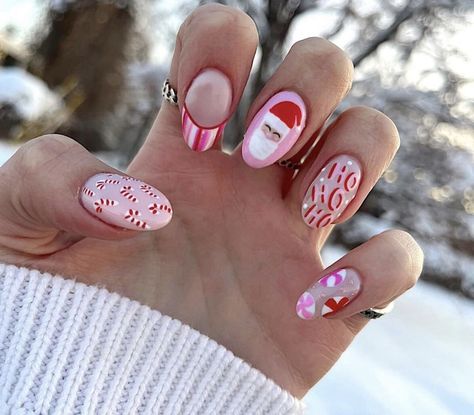 Holiday Nails 2023, Short Christmas Nails, Christmas Nails Designs, Christmas Styles, Teen Nails, Classy Nail, Candy Cane Nails, Christmas Gel Nails, Summery Nails