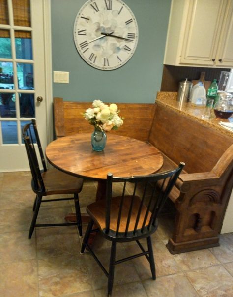 Church pew into corner bench Diy Corner Bench Kitchen Table, Round Table In Corner, Kitchen Corner Booth, Corner Bench Kitchen Table, Corner Kitchen Table, Seating In Kitchen, Church Pew Bench, Cosy Nook, Corner Dining Bench