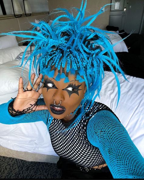 Blue Box Braids, Oc Hair, Dramatic Hair, Punk Makeup, Natural Hair Short Cuts, Goth Fashion Punk, Alternative Hair, Afro Punk, Scene Hair